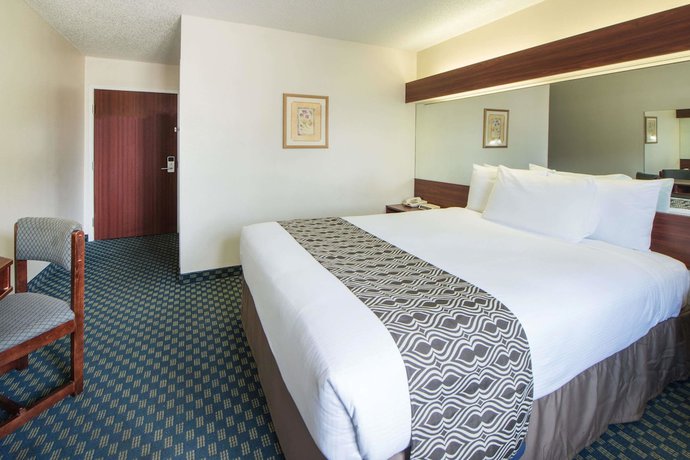 Imagen de la habitación del Hotel Microtel Inn and Suites By Wyndham Tulsa/catoosa Route 66. Foto 7