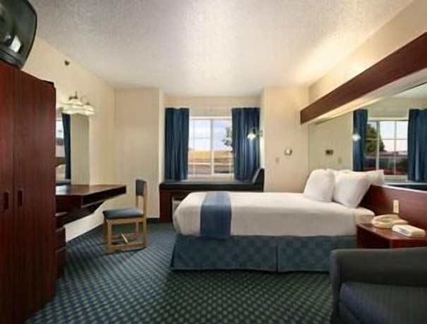 Imagen de la habitación del Hotel Microtel Inn and Suites By Wyndham Tulsa/catoosa Route 66. Foto 8