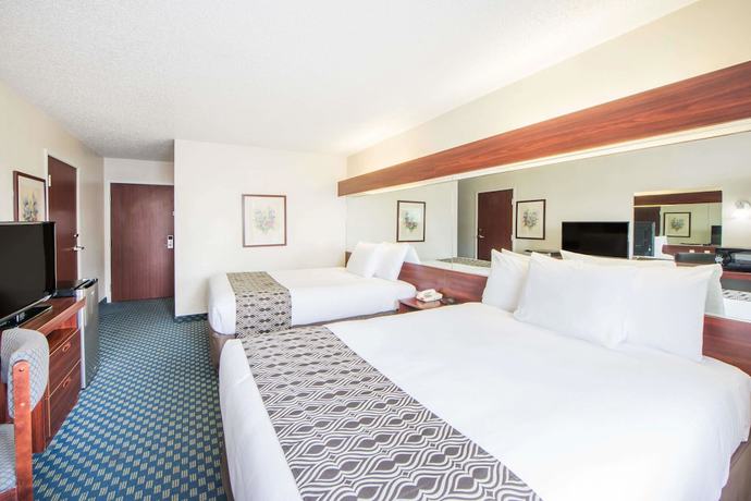 Imagen de la habitación del Hotel Microtel Inn and Suites By Wyndham Tulsa/catoosa Route 66. Foto 10