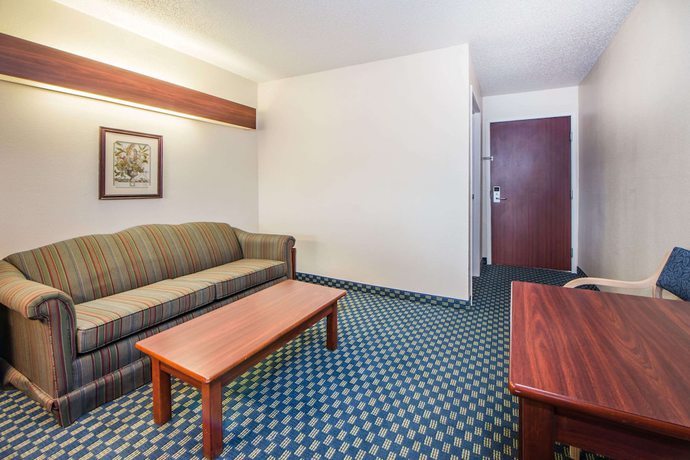 Imagen de la habitación del Hotel Microtel Inn and Suites By Wyndham Tulsa/catoosa Route 66. Foto 14