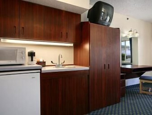 Imagen de la habitación del Hotel Microtel Inn and Suites By Wyndham Tulsa/catoosa Route 66. Foto 15