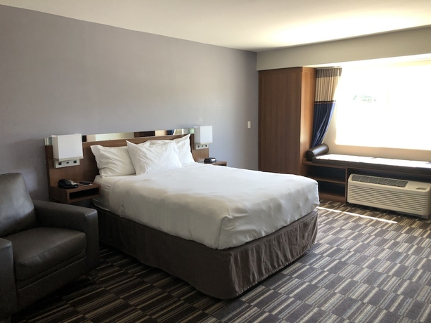 Imagen de la habitación del Hotel Microtel Inn and Suites By Wyndham Windham. Foto 6