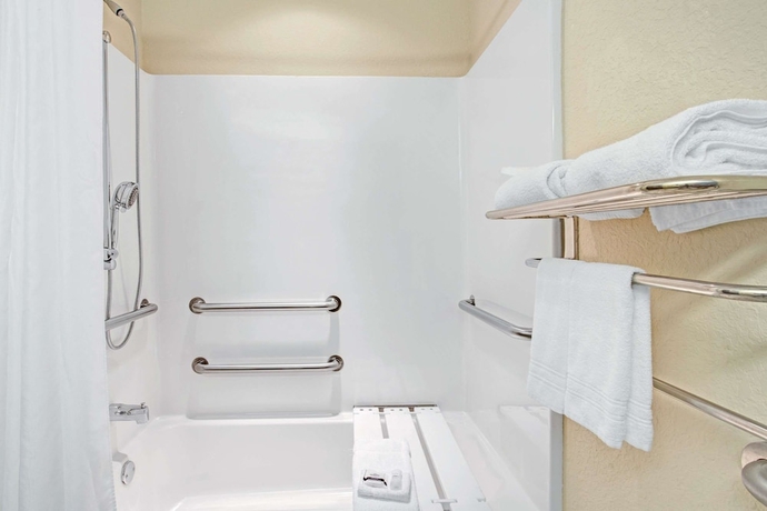 Imagen de la habitación del Hotel Microtel Inn and Suites by Wyndham Brooksville. Foto 5