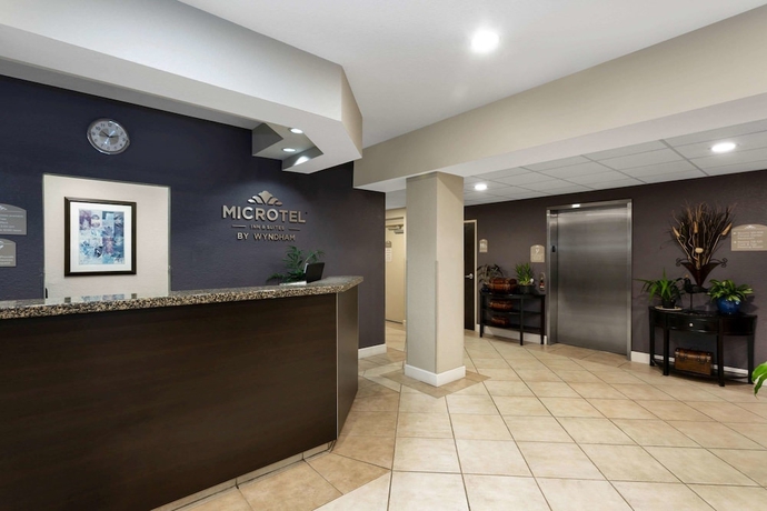 Imagen de los interiores del Hotel Microtel Inn and Suites by Wyndham Brooksville. Foto 18