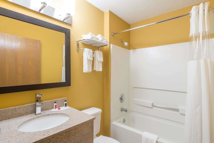 Imagen de la habitación del Hotel Microtel Inn and Suites by Wyndham Dayton/Riverside OH. Foto 11