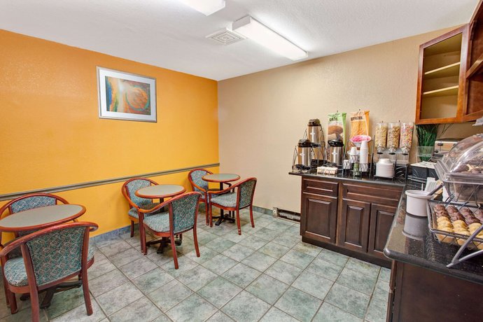 Imagen del bar/restaurante del Hotel Microtel Inn and Suites by Wyndham Gatlinburg. Foto 3