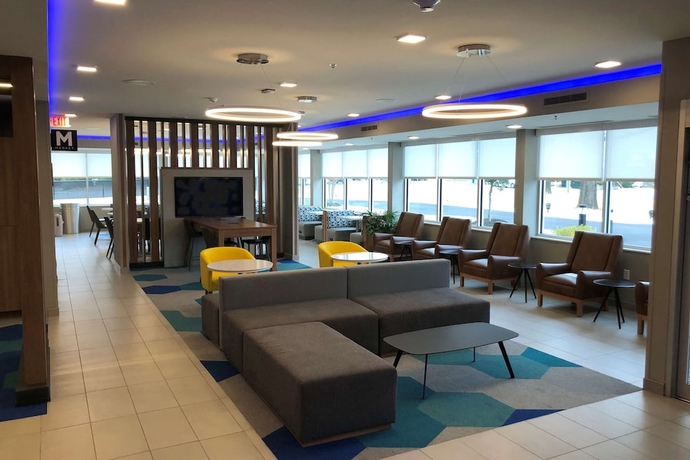 Imagen de los interiores del Hotel Microtel Inn and Suites by Wyndham Hot Springs. Foto 12