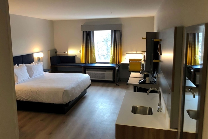Imagen de la habitación del Hotel Microtel Inn and Suites by Wyndham Hot Springs. Foto 11