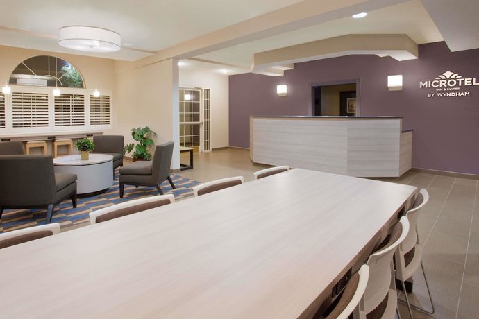 Imagen de los interiores del Hotel Microtel Inn and Suites by Wyndham Leesburg/Mt Dora. Foto 16