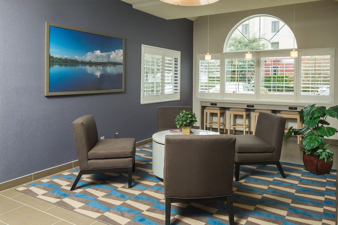 Imagen de los interiores del Hotel Microtel Inn and Suites by Wyndham Leesburg/Mt Dora. Foto 19