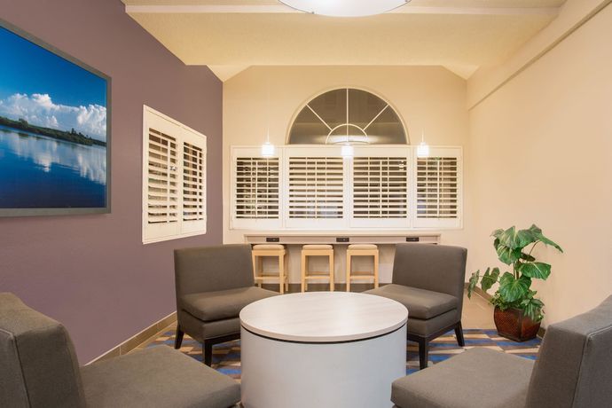 Imagen de los interiores del Hotel Microtel Inn and Suites by Wyndham Leesburg/Mt Dora. Foto 20