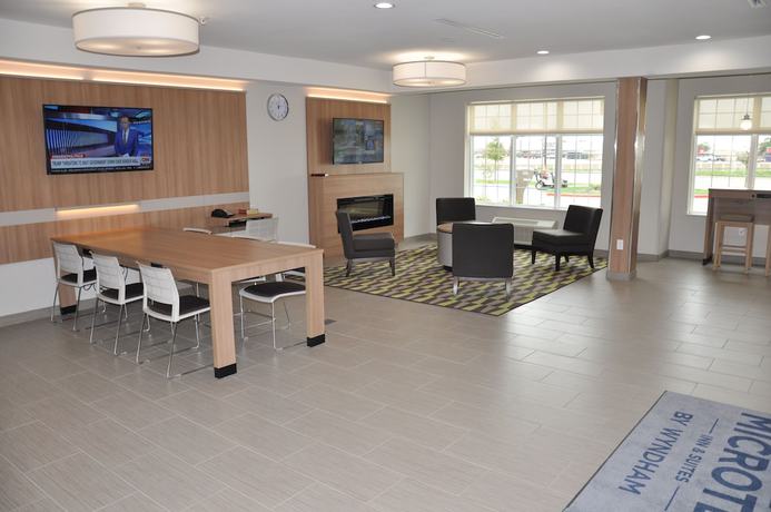 Imagen del bar/restaurante del Hotel Microtel Inn and Suites by Wyndham Lubbock. Foto 1