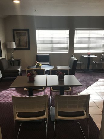 Imagen del bar/restaurante del Hotel Microtel Inn and Suites by Wyndham Morgan Hill/San Jose Area. Foto 3