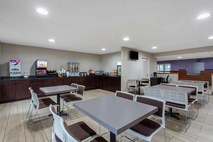 Imagen del bar/restaurante del Hotel Microtel Inn and Suites by Wyndham Philadelphia Airport. Foto 3