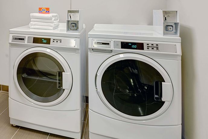 Imagen de los interiores del Hotel Microtel Inn and Suites by Wyndham Philadelphia Airport. Foto 31