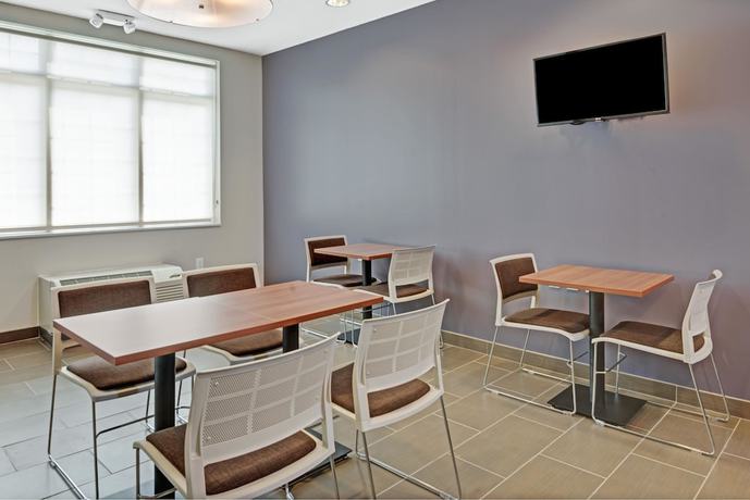 Imagen de los interiores del Hotel Microtel Inn and Suites by Wyndham Philadelphia Airport. Foto 33