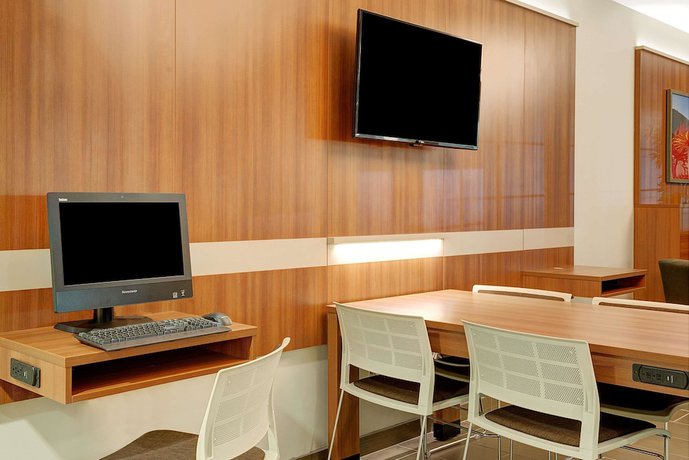 Imagen de los interiores del Hotel Microtel Inn and Suites by Wyndham Philadelphia Airport. Foto 34