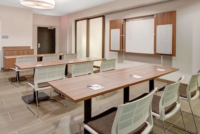 Imagen de los interiores del Hotel Microtel Inn and Suites by Wyndham Philadelphia Airport. Foto 36