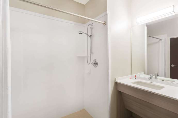 Imagen de la habitación del Hotel Microtel Inn and Suites by Wyndham Springville/Provo. Foto 7