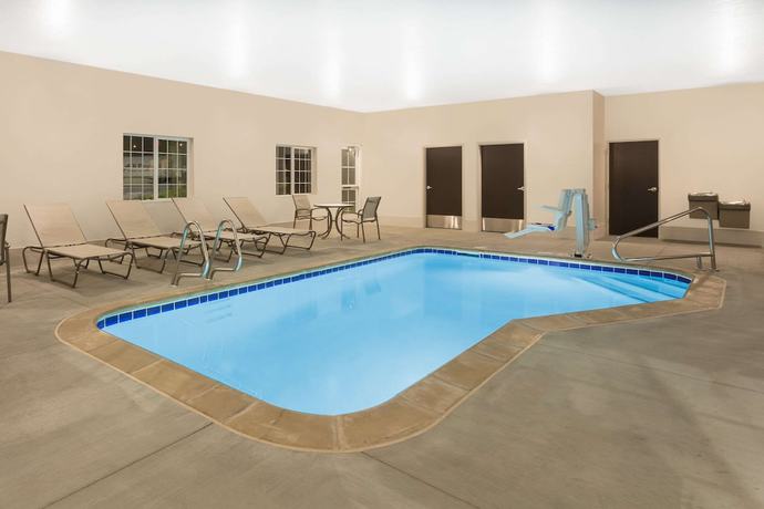 Imagen de la piscina del Hotel Microtel Inn and Suites by Wyndham Springville/Provo. Foto 20