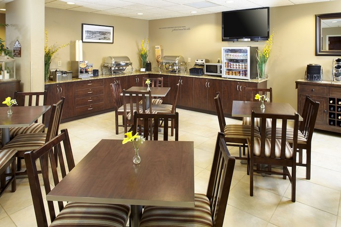 Imagen del bar/restaurante del Hotel Microtel Inn and Suites by Wyndham Wheeling at Highlands. Foto 2
