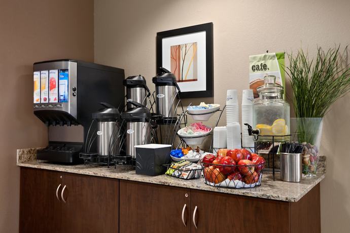 Imagen del bar/restaurante del Hotel Microtel Inn and Suites by Wyndham Wheeling at Highlands. Foto 3