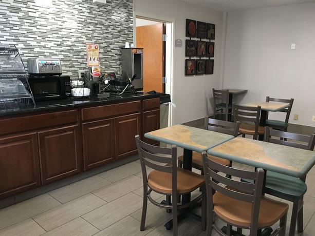 Imagen del bar/restaurante del Hotel Microtel Inn by Wyndham Murfreesboro. Foto 6