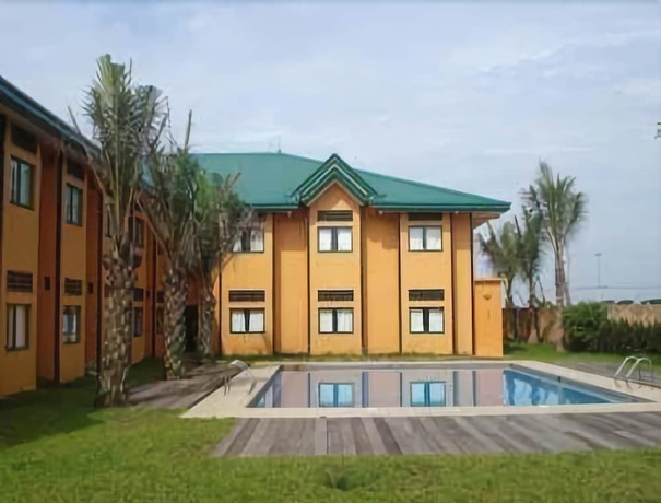 Imagen de la piscina del Hotel Microtel by Wyndham Cabanatuan. Foto 19