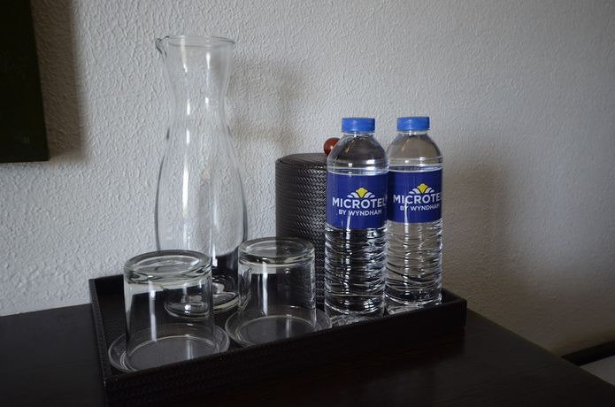 Imagen de la habitación del Hotel Microtel by Wyndham Puerto Princesa. Foto 17