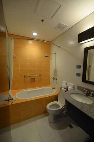 Imagen de la habitación del Hotel Microtel by Wyndham Puerto Princesa. Foto 19