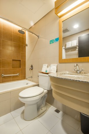Imagen de la habitación del Hotel Microtel by Wyndham South Forbes near Nuvali. Foto 18