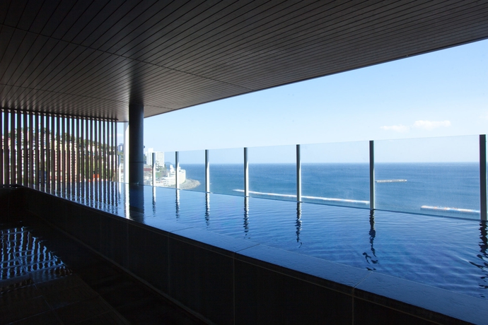 Imagen de la piscina del Hotel Micuras. Foto 16
