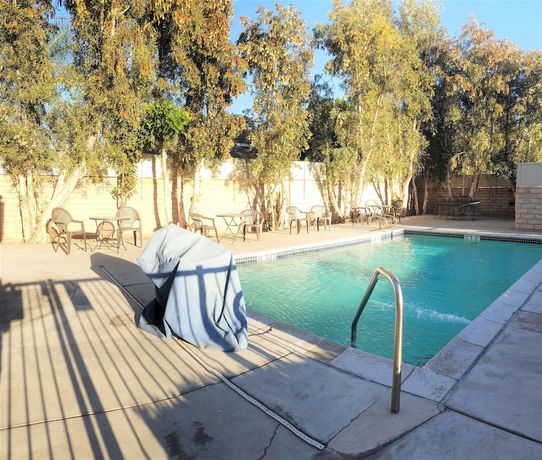 Imagen de la piscina del Hotel Mid City Inn and Suites. Foto 19
