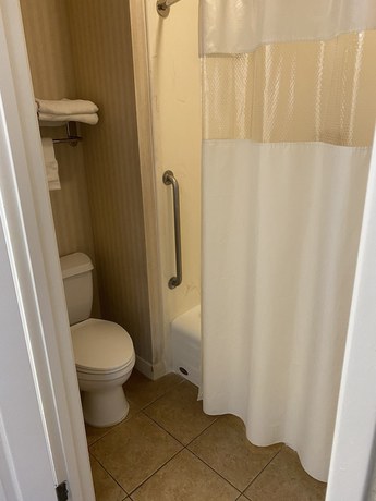 Imagen de la habitación del Hotel Mid City Inn and Suites. Foto 11