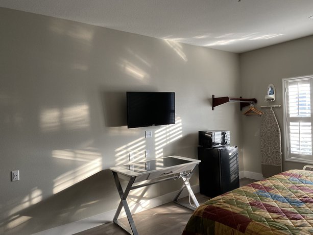 Imagen de la habitación del Hotel Mid City Inn and Suites. Foto 12