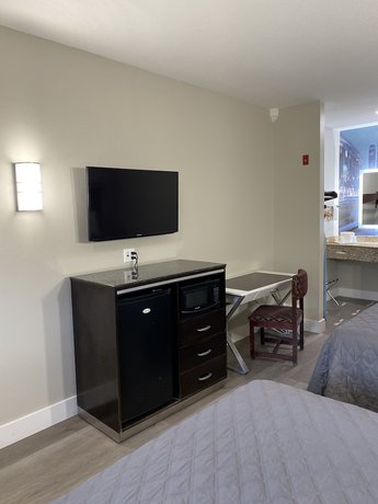 Imagen de la habitación del Hotel Mid City Inn and Suites. Foto 13
