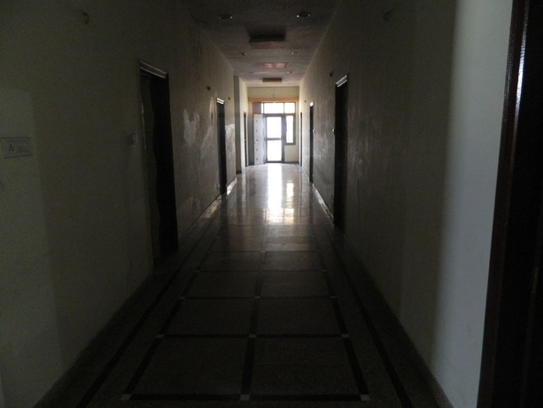 Imagen de los interiores del Hotel Mid Town, Bhilwara. Foto 11