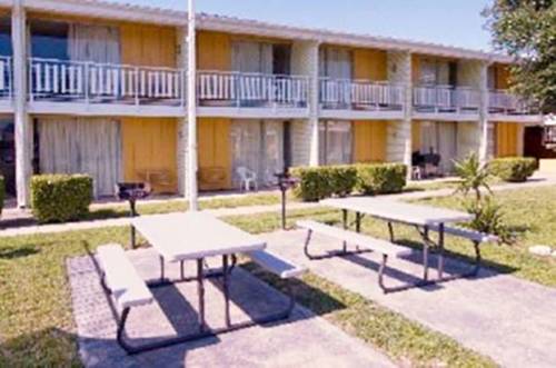 Imagen de la habitación del Hotel Mid Towne Inn and Suites. Foto 2