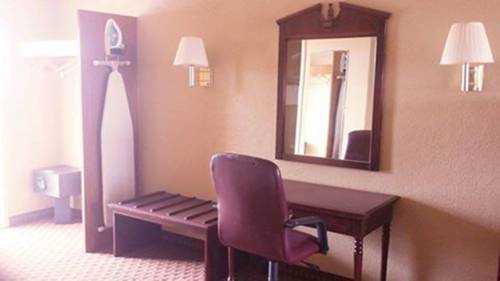 Imagen de la habitación del Hotel Mid Towne Inn and Suites. Foto 12