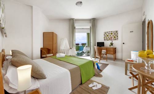Imagen de la habitación del Hotel Mida. Foto 4