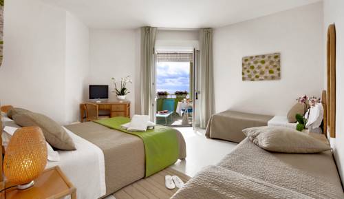 Imagen de la habitación del Hotel Mida. Foto 10