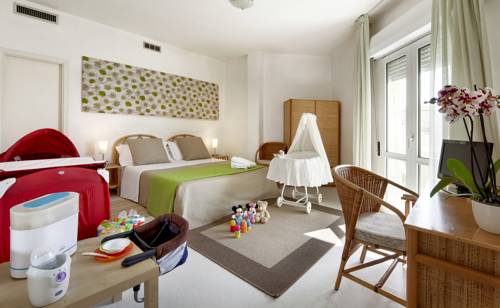 Imagen de la habitación del Hotel Mida. Foto 11