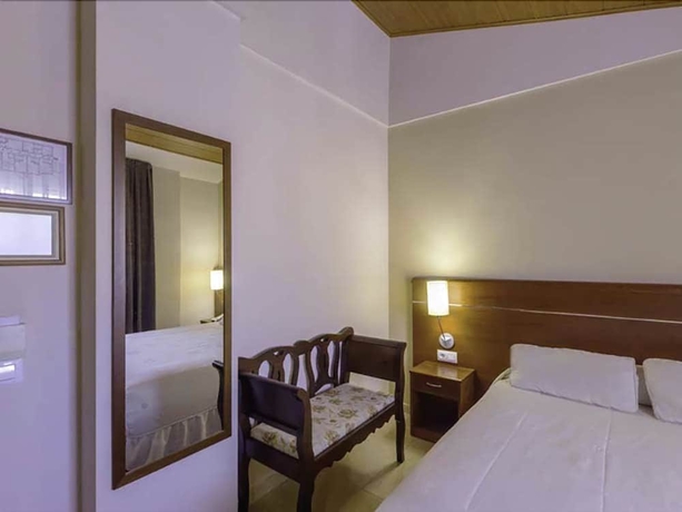 Imagen de la habitación del Hotel Midama. Foto 4