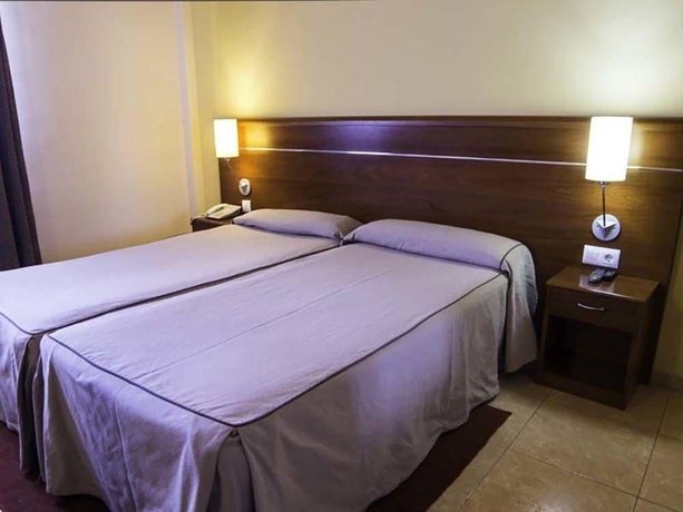 Imagen de la habitación del Hotel Midama. Foto 6