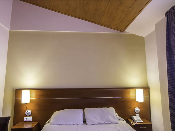 Imagen de la habitación del Hotel Midama. Foto 12