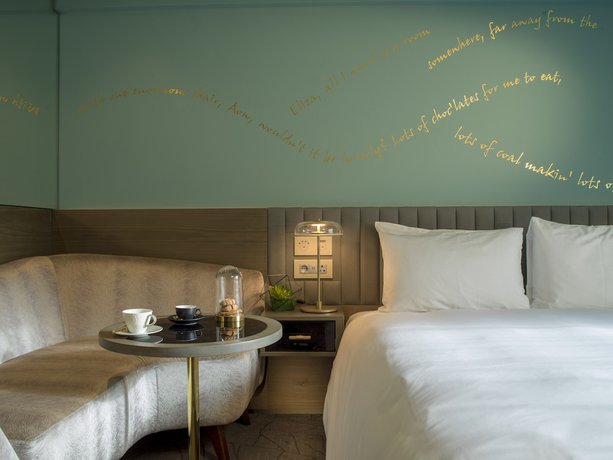 Imagen de la habitación del Hotel Middle Eight. Foto 19