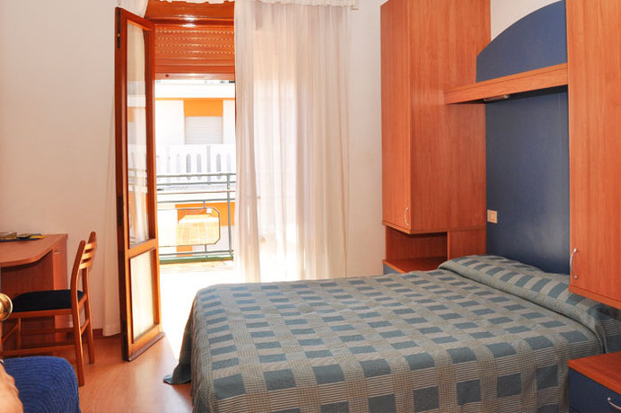 Imagen de la habitación del Hotel Midi. Foto 7