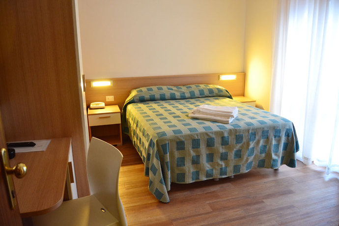 Imagen de la habitación del Hotel Midi. Foto 8