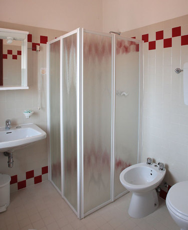 Imagen de la habitación del Hotel Midi. Foto 10