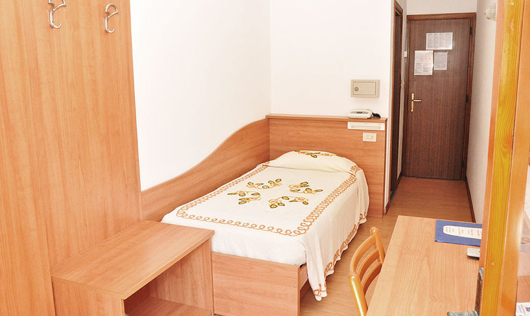 Imagen de la habitación del Hotel Midi. Foto 11